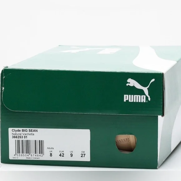 NWB Puma Clyde Beige Low-Top Sneakers